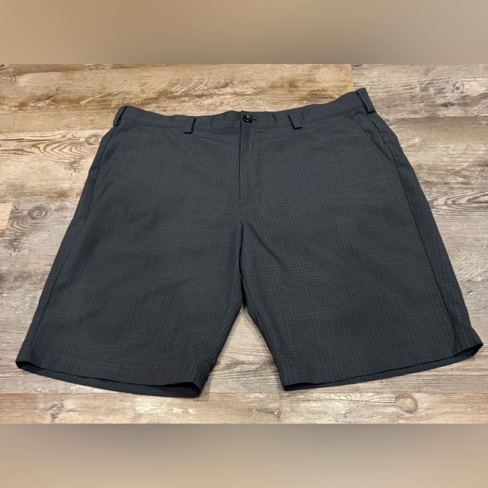 IZOD Golf shorts Men’s 36 Classic Black with black pinstripes NWOT